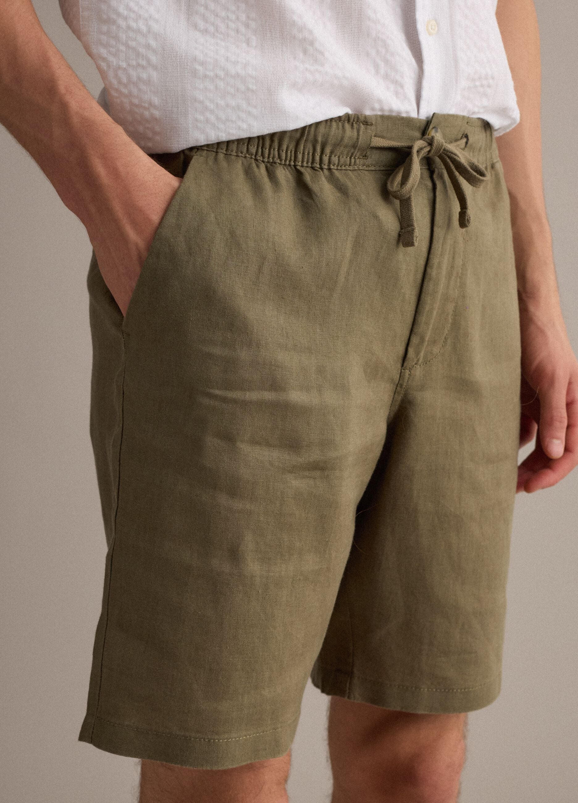 Green pure linen Bermuda shorts with elasticated waist