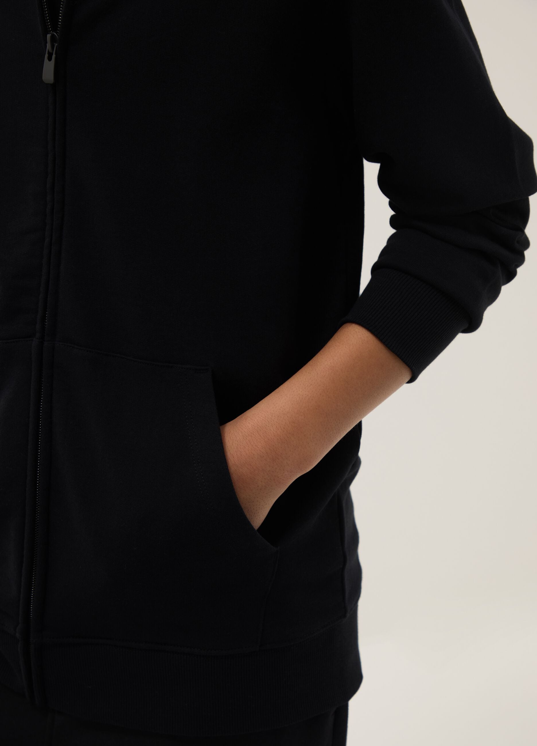 Black hoodie for boys in pure cotton with oversized fit and zip