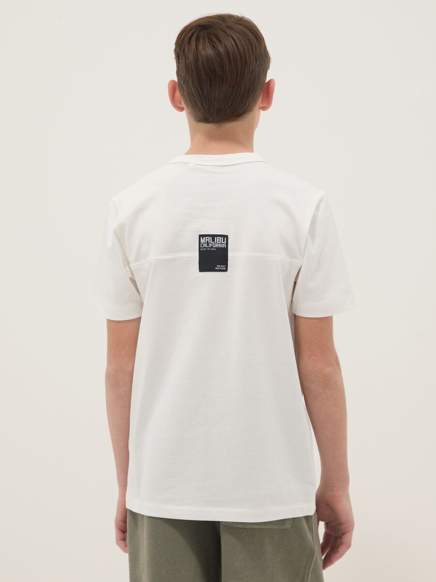 T-shirt in puro cotone bianca da ragazzo regular fit con scritta_1