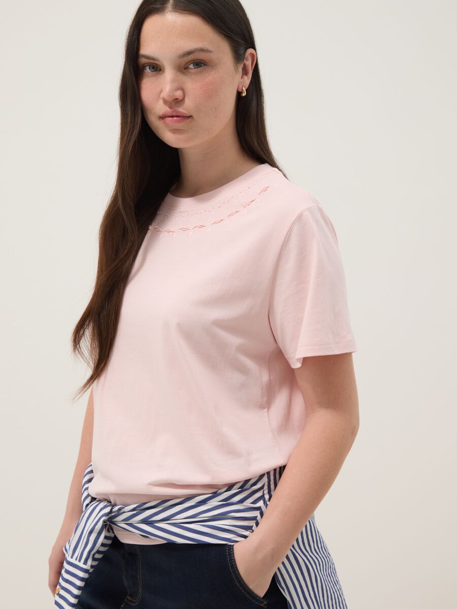 Pink pure cotton T-shirt with embroidered neckline_1