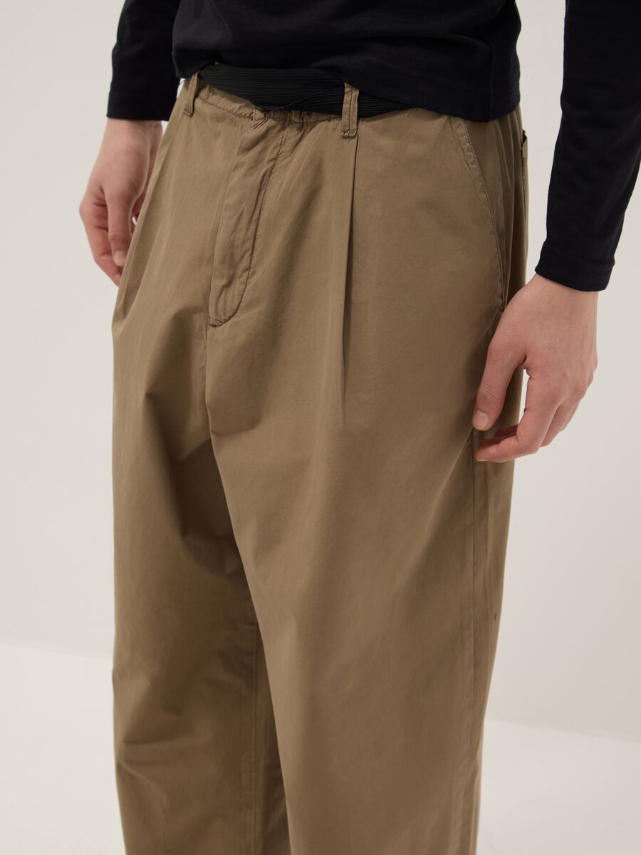 Pantaloni chino baggy in puro cotone beige_3