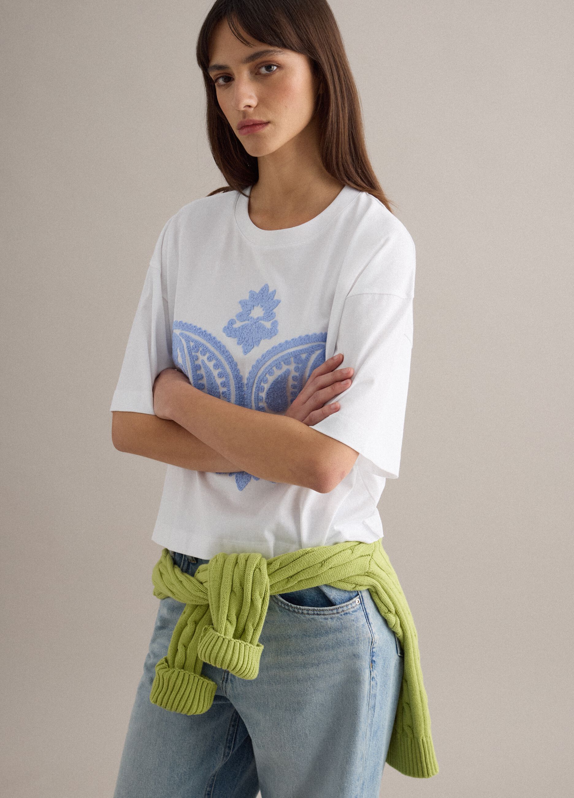 White pure cotton T-shirt relaxed fit with paisley pattern