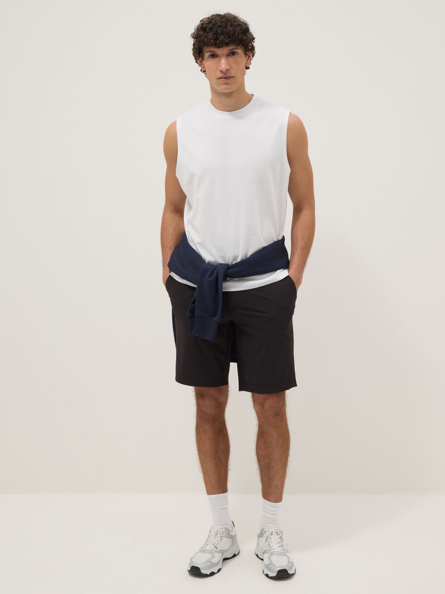 Black regular-fit stretch jogger Bermuda shorts_0