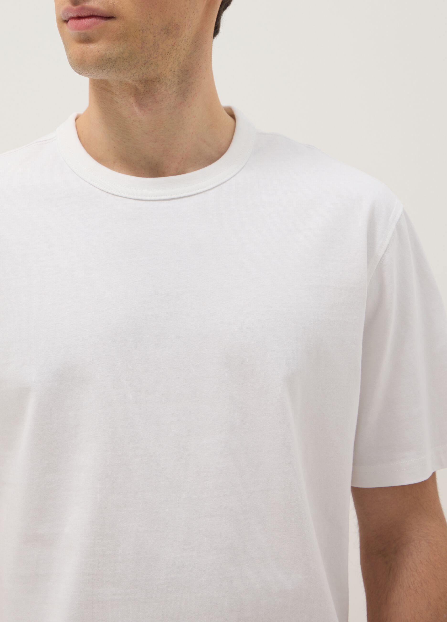 White pure cotton T-shirt with relaxed fit and finished crew neck