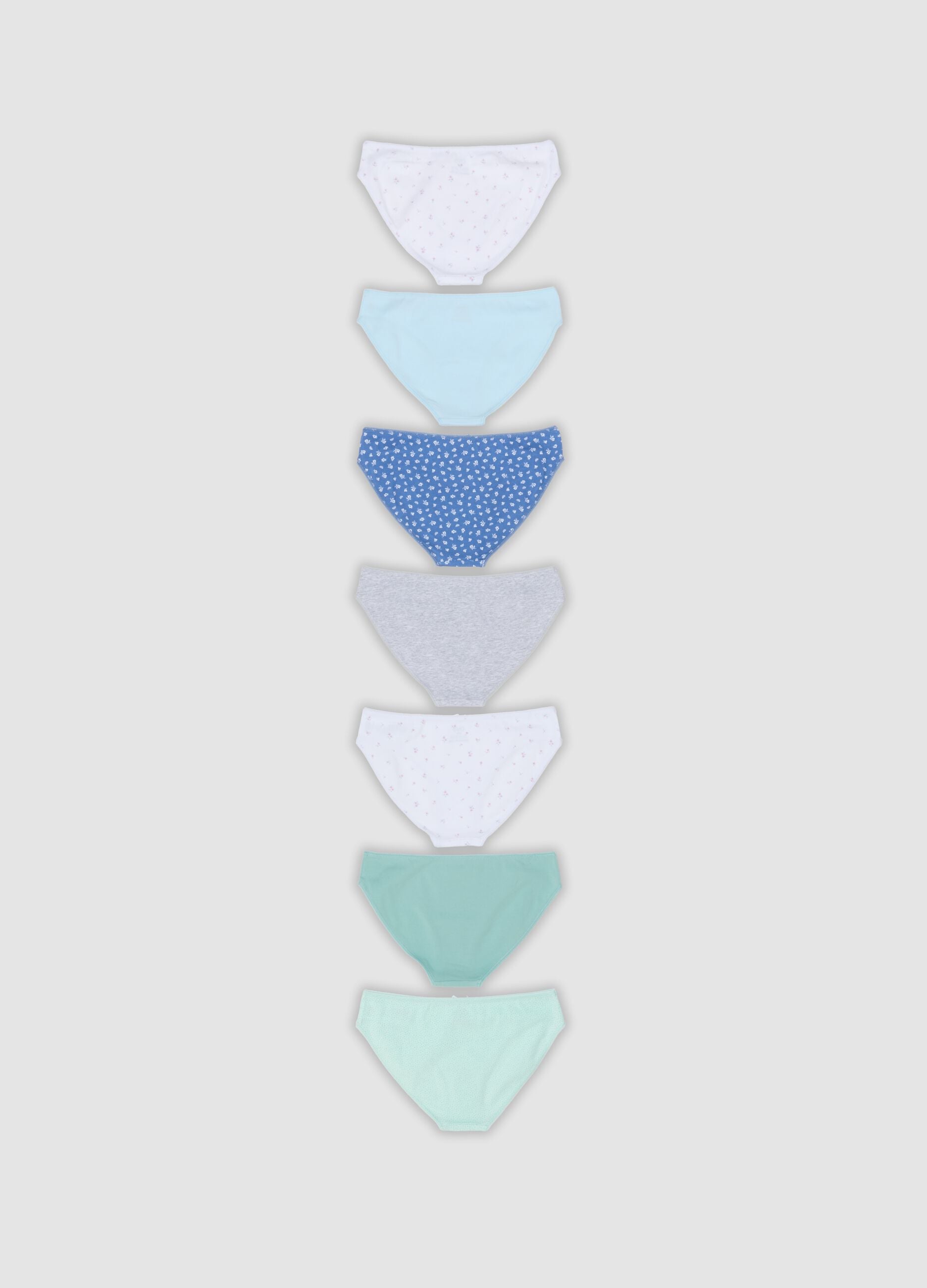Seven-pack of multicolour girls&rsquo; briefs in stretch organic cotton