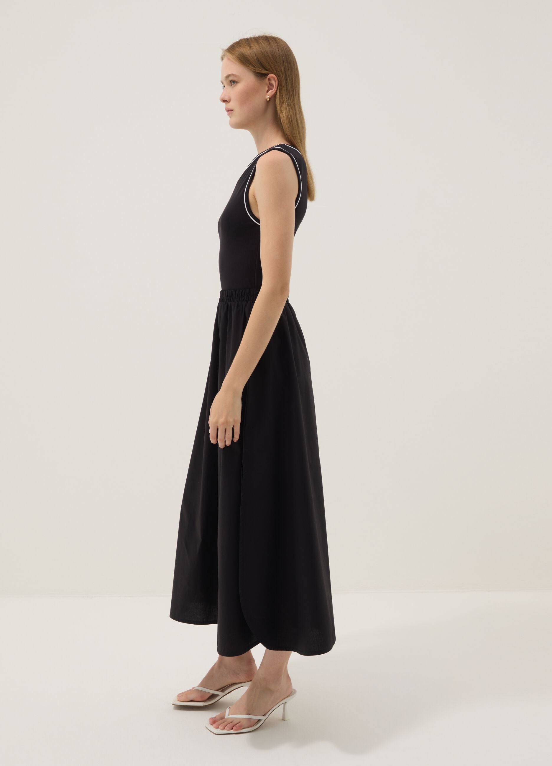 Black sleeveless stretch cotton dress, regular fit