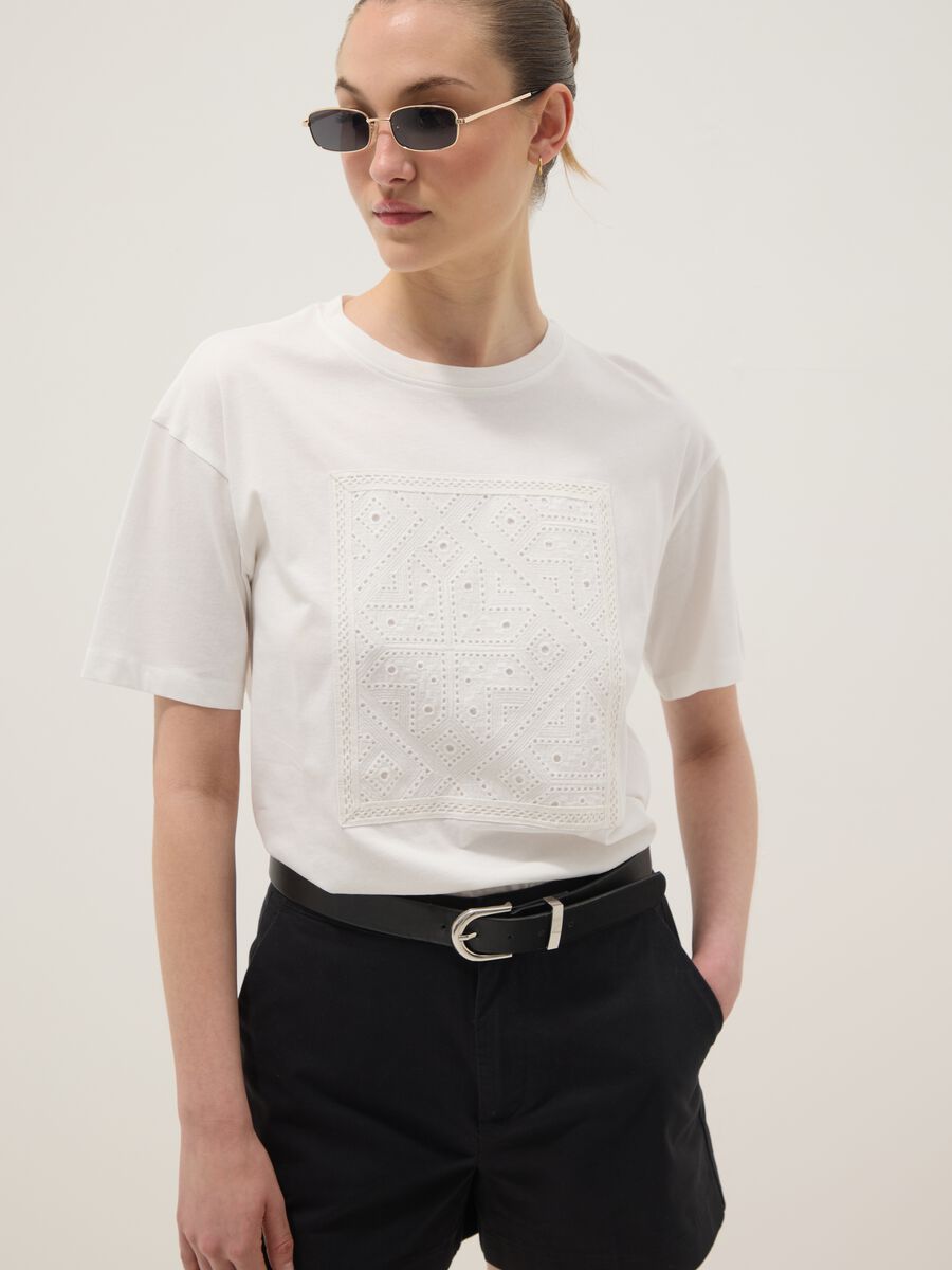 White pure cotton regular-fit T-shirt with perforated detail_1
