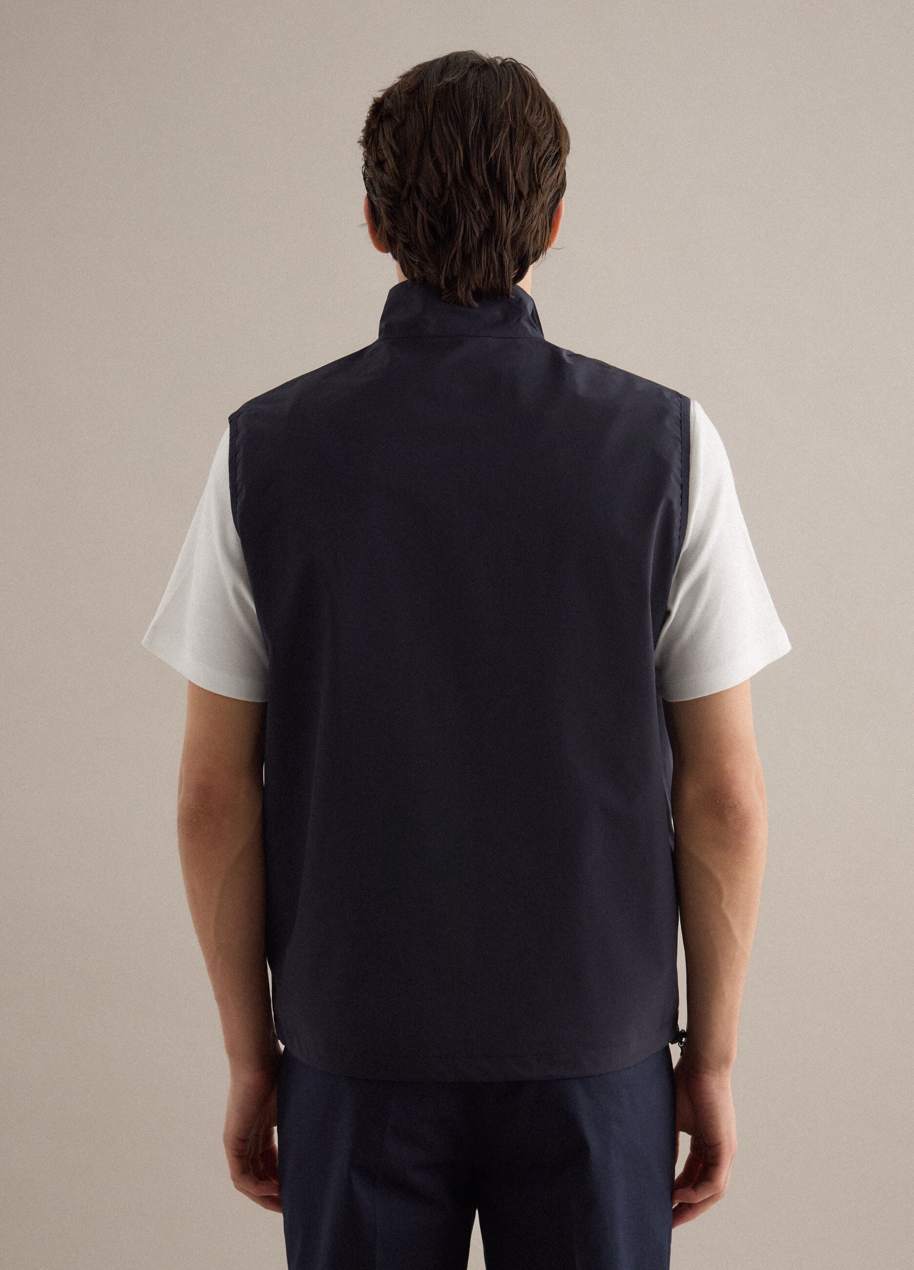 Ultra-light blue regular fit gilet with full zip