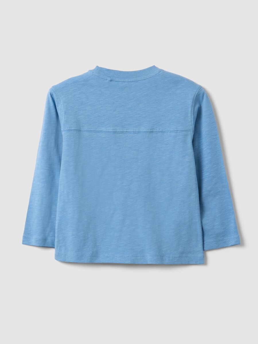 T-shirt azzurra da bambino in puro cotone con taschino oversize fit_1