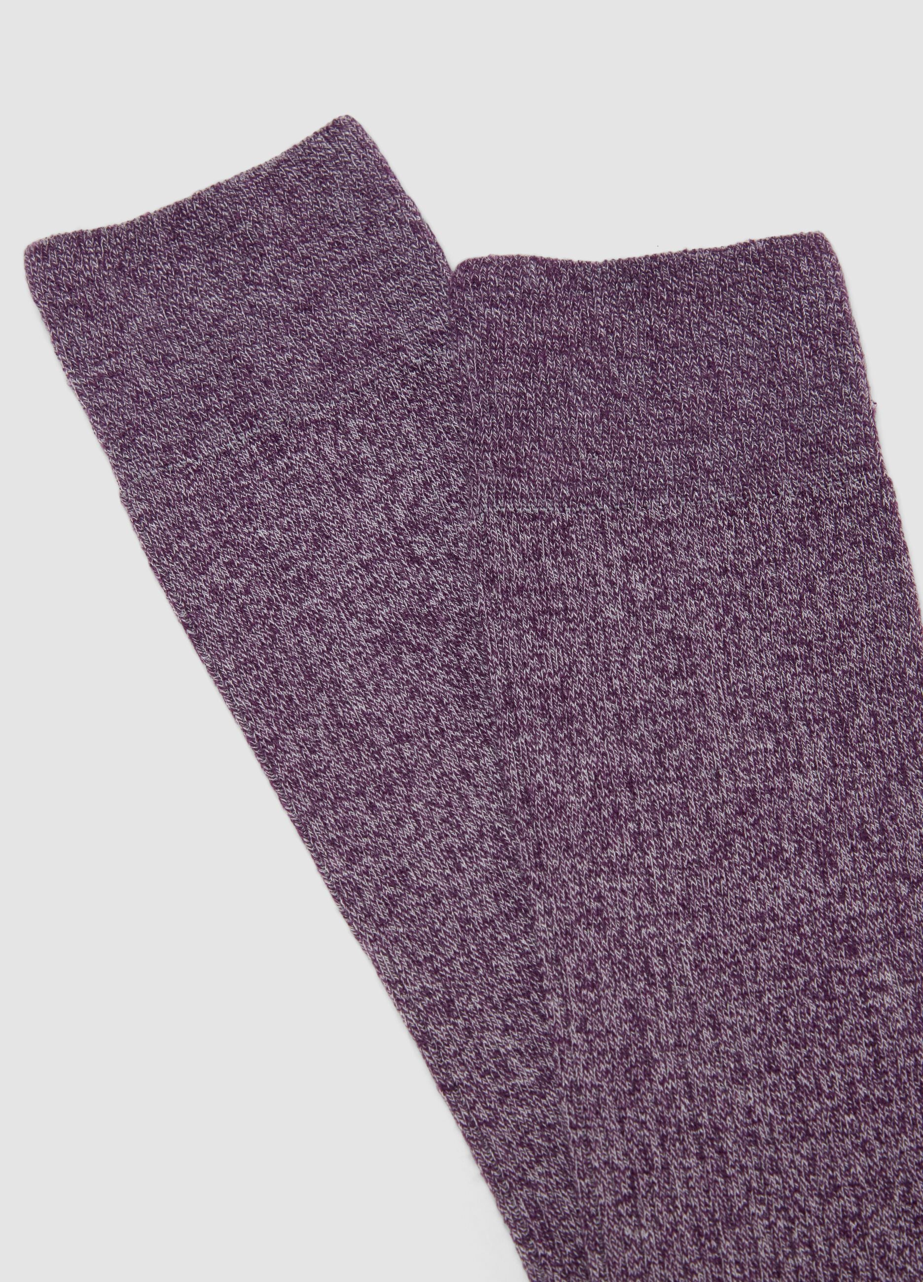 Long purple socks in stretch cotton and linen blend