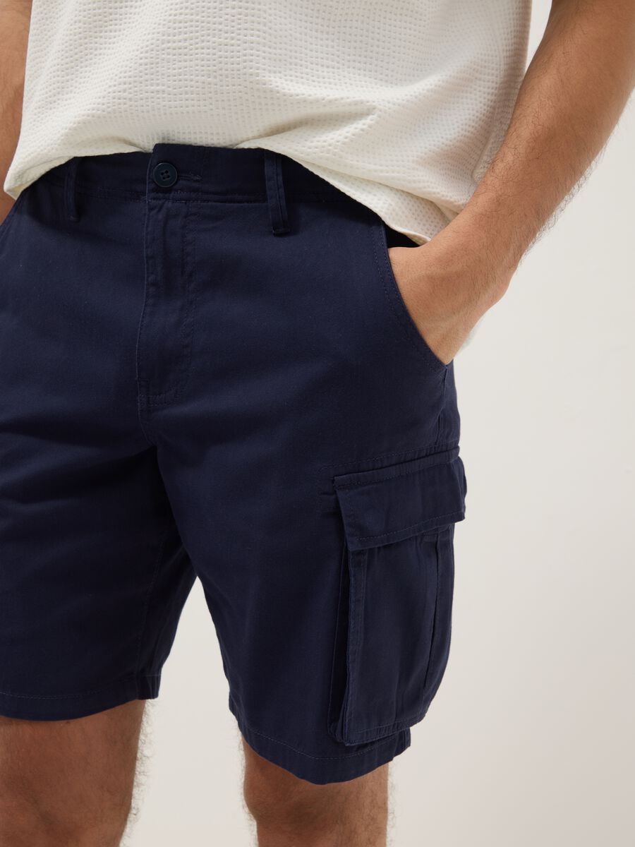 Blue regular-fit pure cotton cargo shorts_3