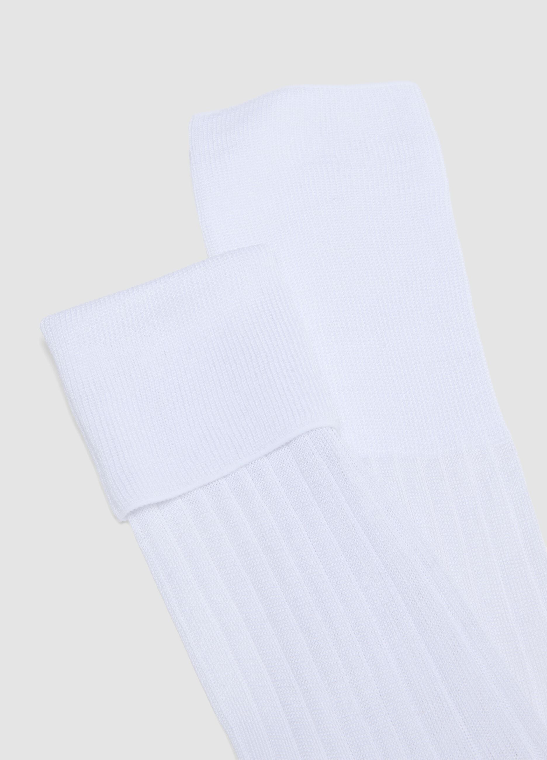 2-pack of white mid-calf pure cotton socks