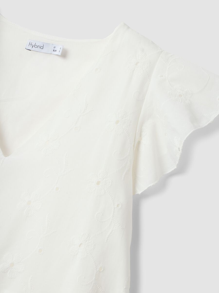 White pure cotton dress with broderie floral embroidery and V-neck_5