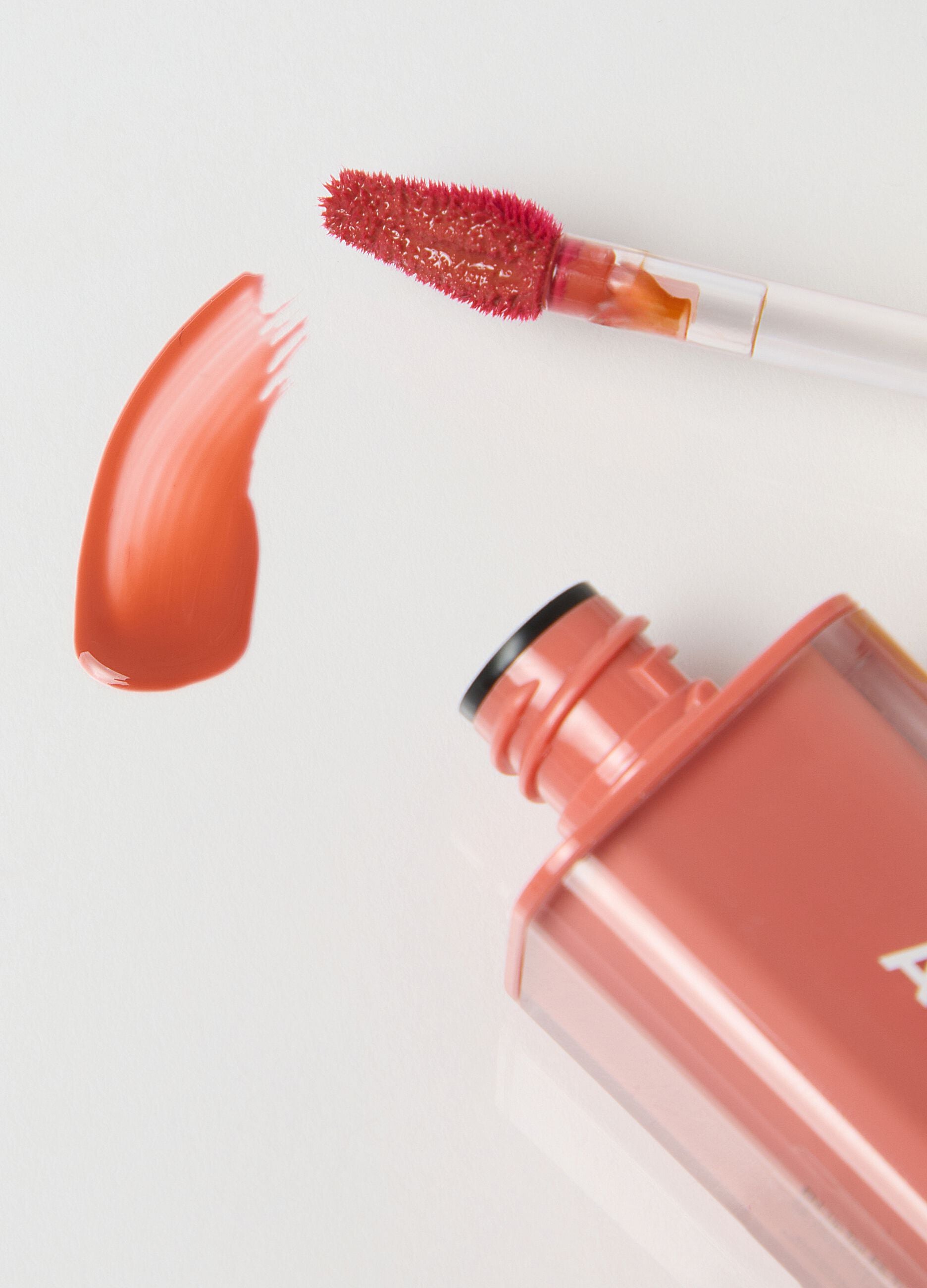 Water-based lip tint that provides great brightness with a light, long-lasting finish