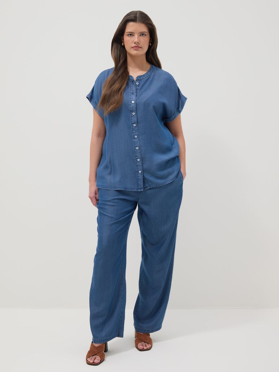 Camicetta in puro lyocell blu regular fit con collo alla coreana_2