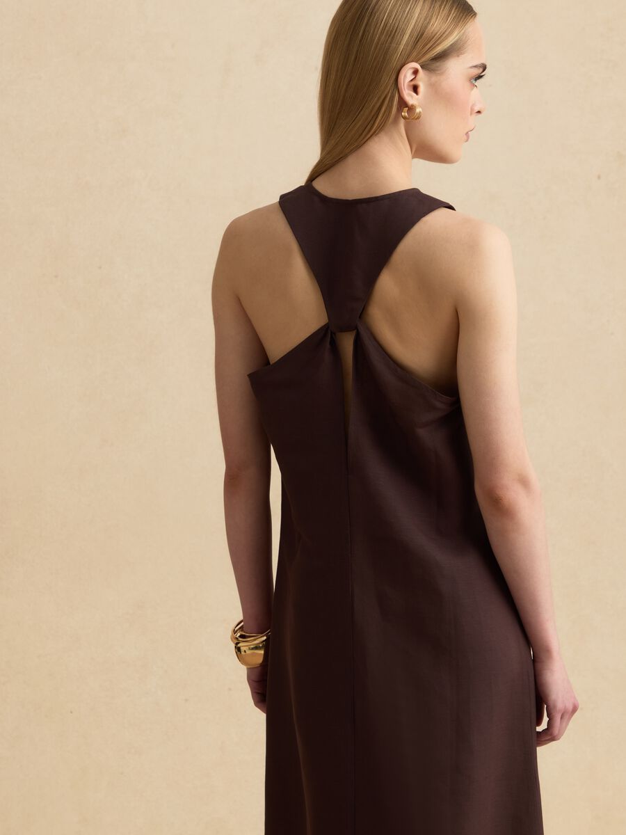 Brown linen-viscose blend V-neck dress, regular fit_3