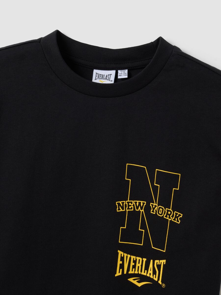 T-shirt regular fit nera in puro cotone a doppie maniche con stampa per bambino_2
