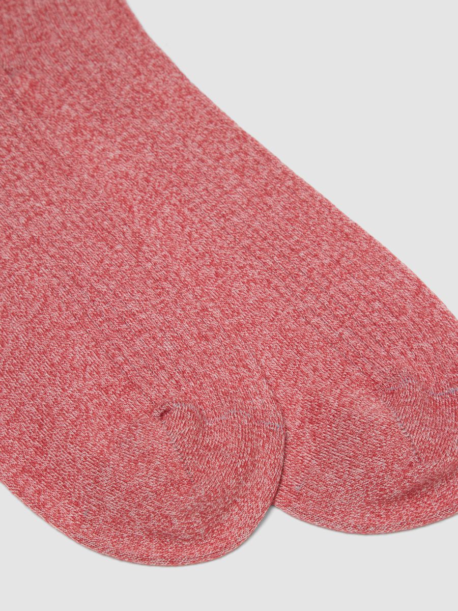Long red socks in a stretchy cotton-linen blend_1