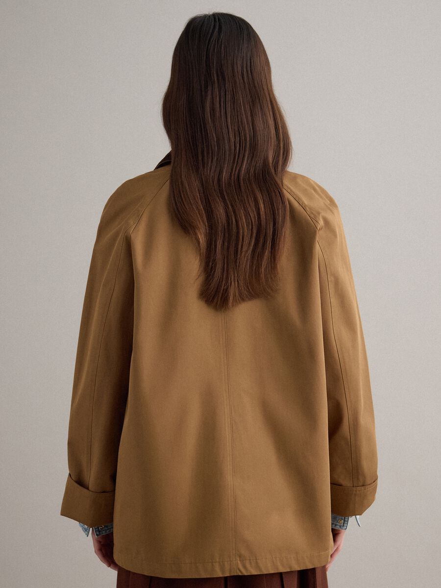 Regular fit brown cotton blend jacket with contrast collar_3