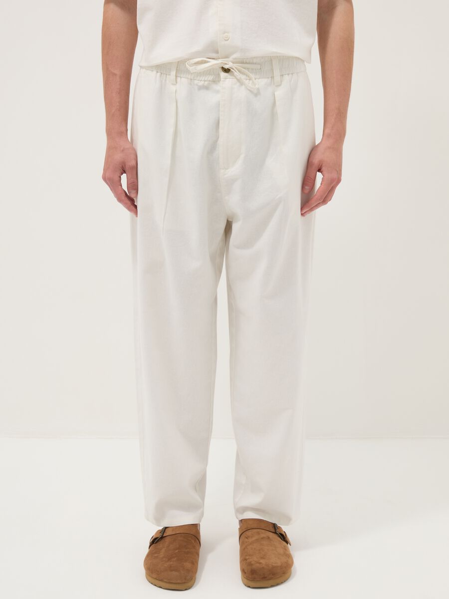 Pantaloni bianchi in misto lino e cotone con vita elasticizzata_1