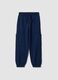 Pantaloni jogger blu in puro cotone organico con tasche cargo per bambino_0