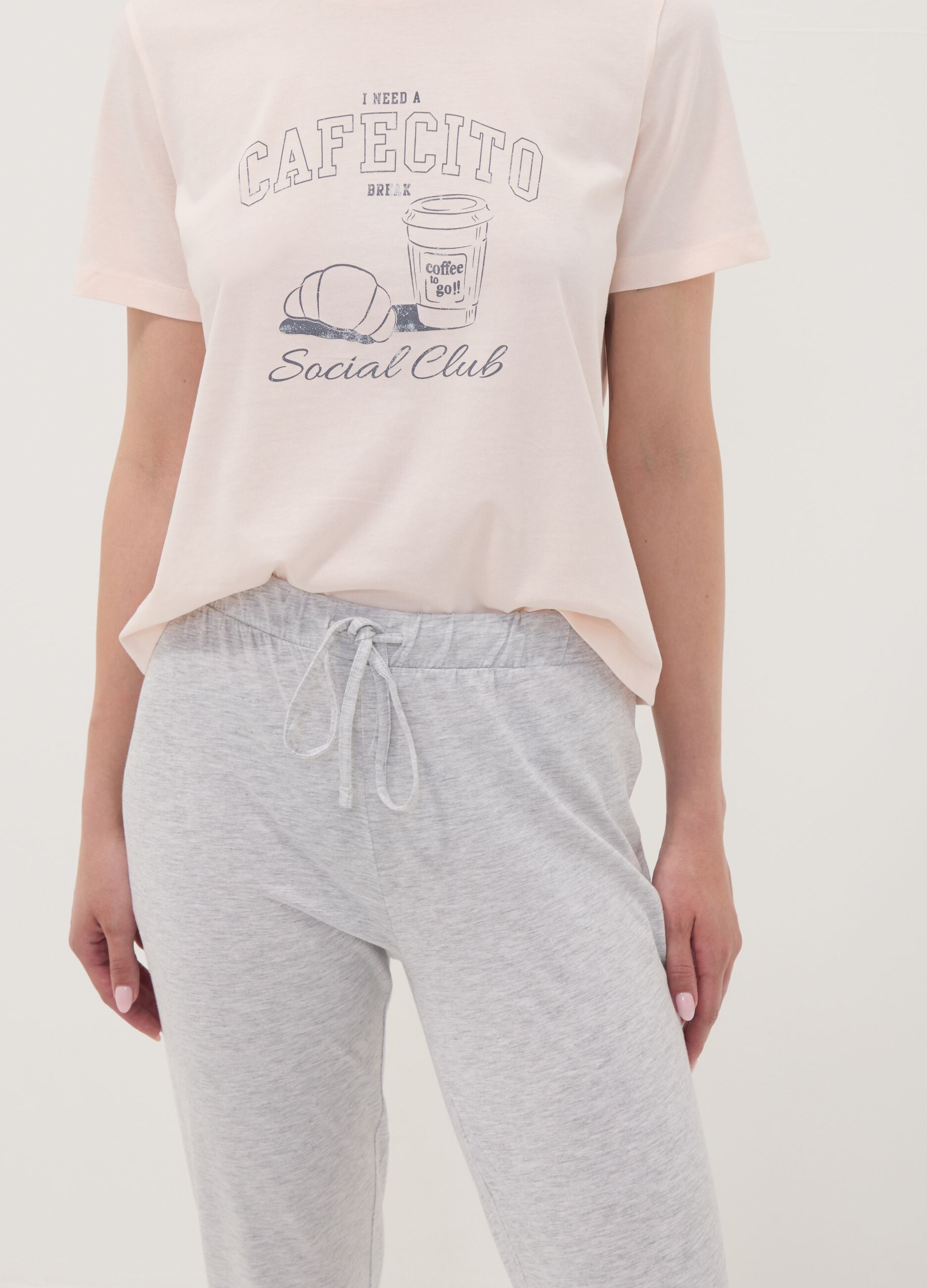 Pigiama rosa in puro cotone organico con pantaloni grigi regular fit