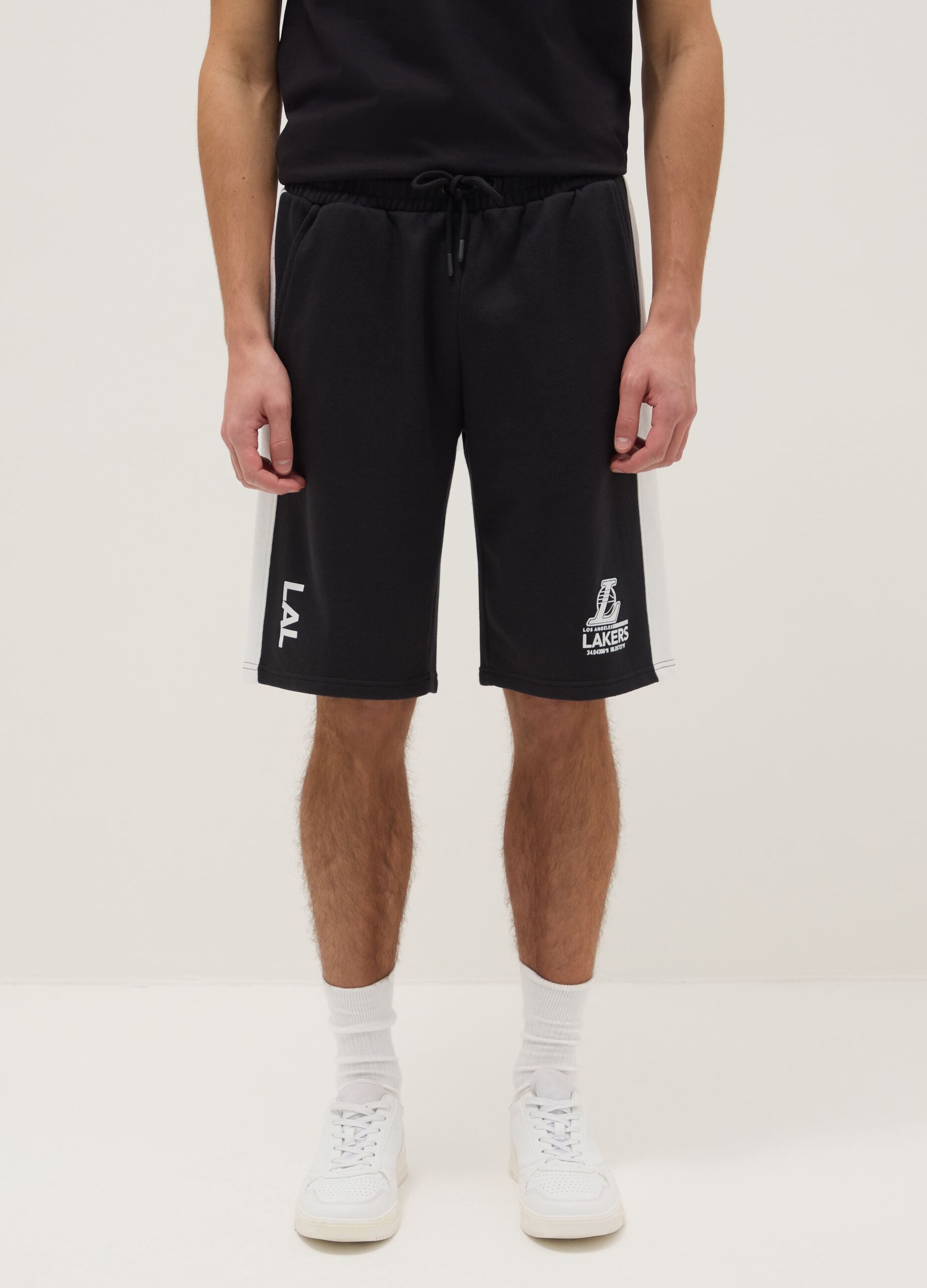 Black cotton blend regular fit sports shorts with Lakers logo