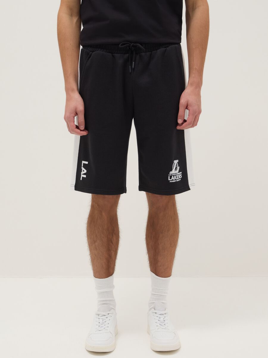Black cotton blend regular fit sports shorts with Lakers logo_1