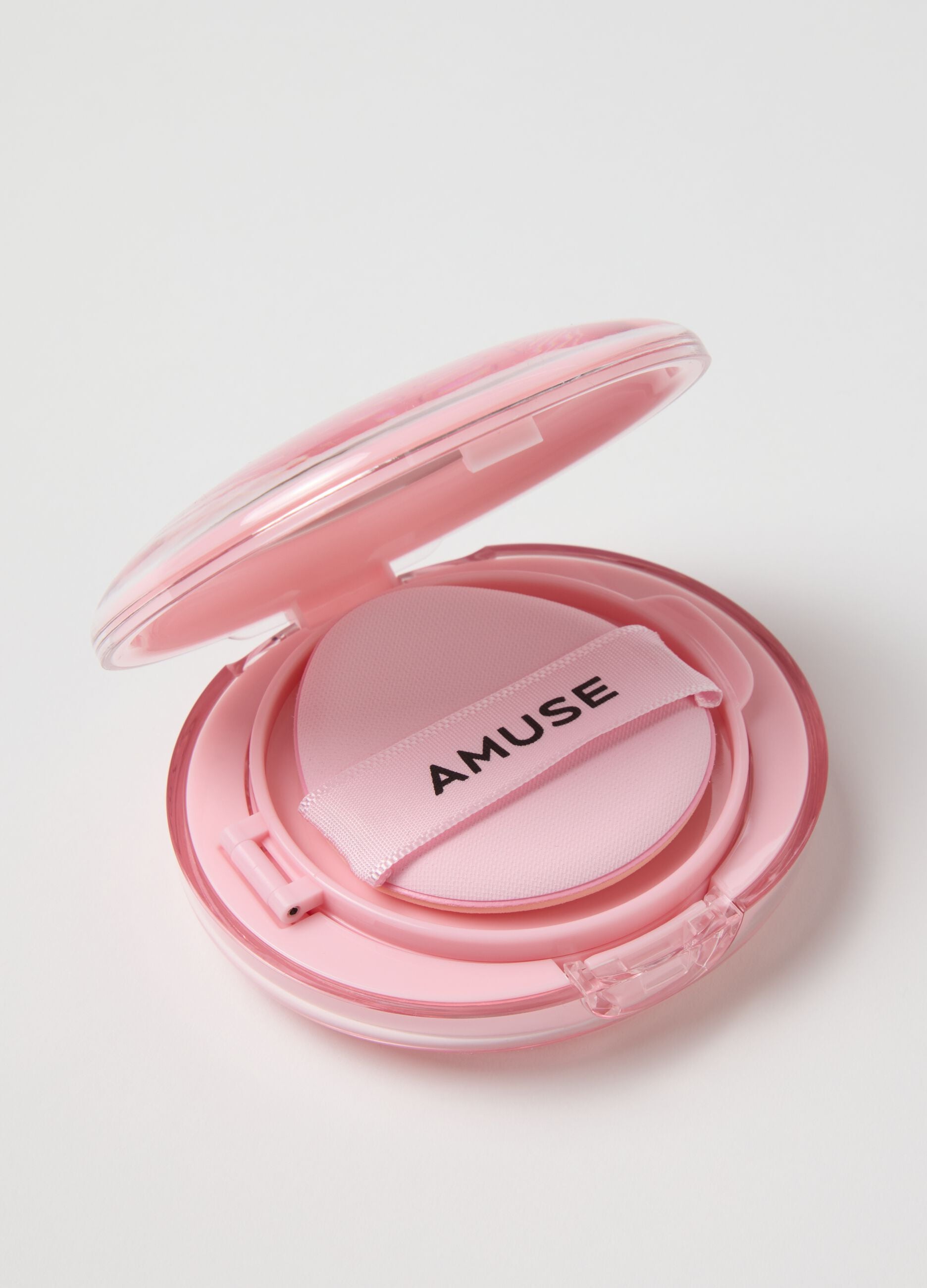 Dewy skin effect cushion foundation. Provides healthy, flawless, and radiant skin for 24 hours!