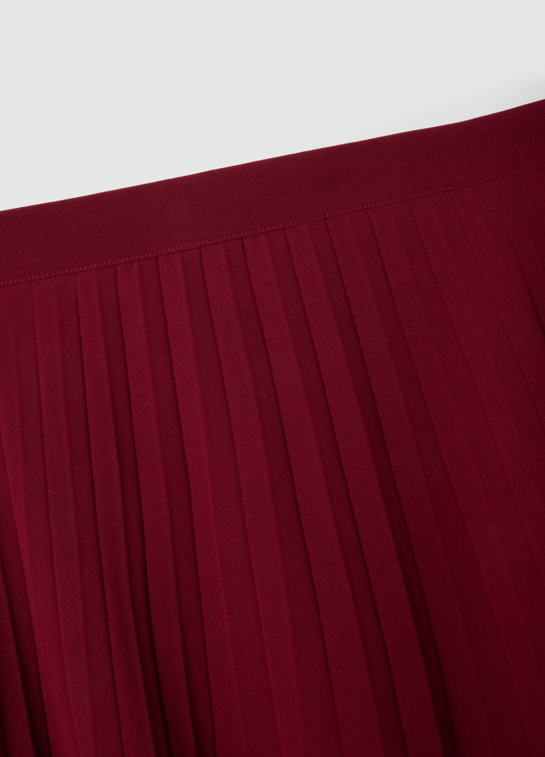 Regular fit red pleated long skirt