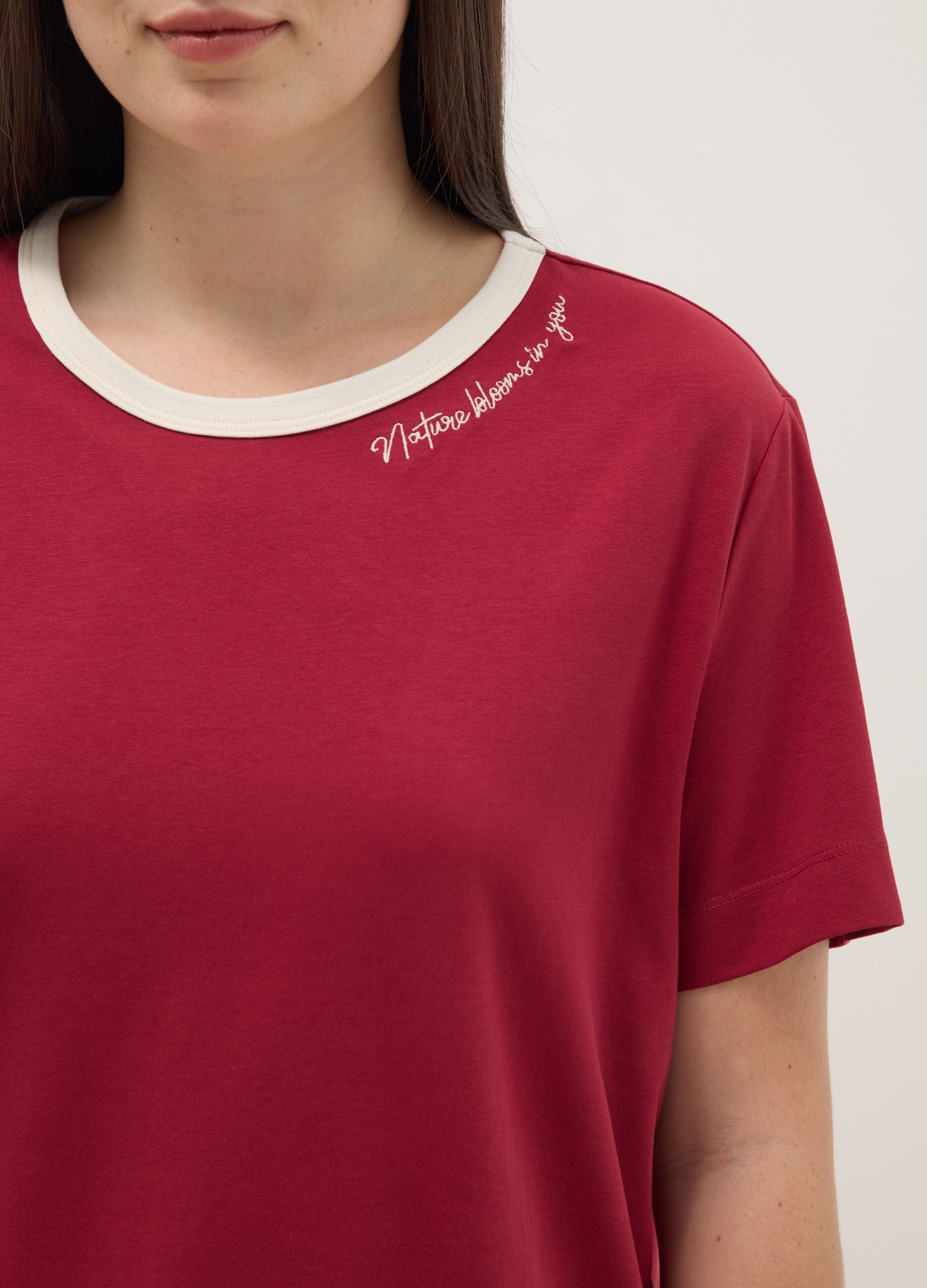 Red regular fit stretch cotton t-shirt with embroidered phrase