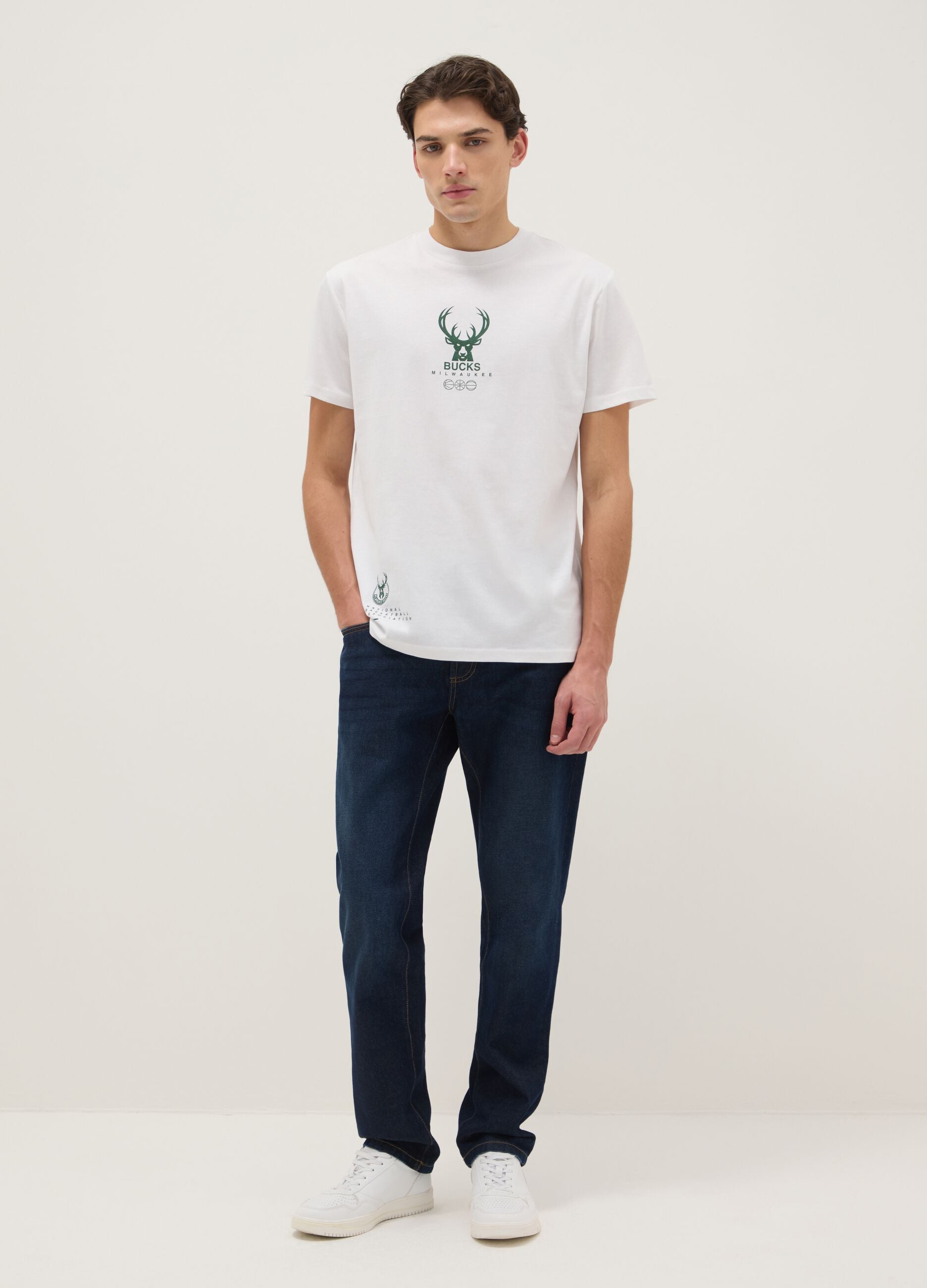 White pure cotton regular fit T-shirt with Milwaukee Bucks logo