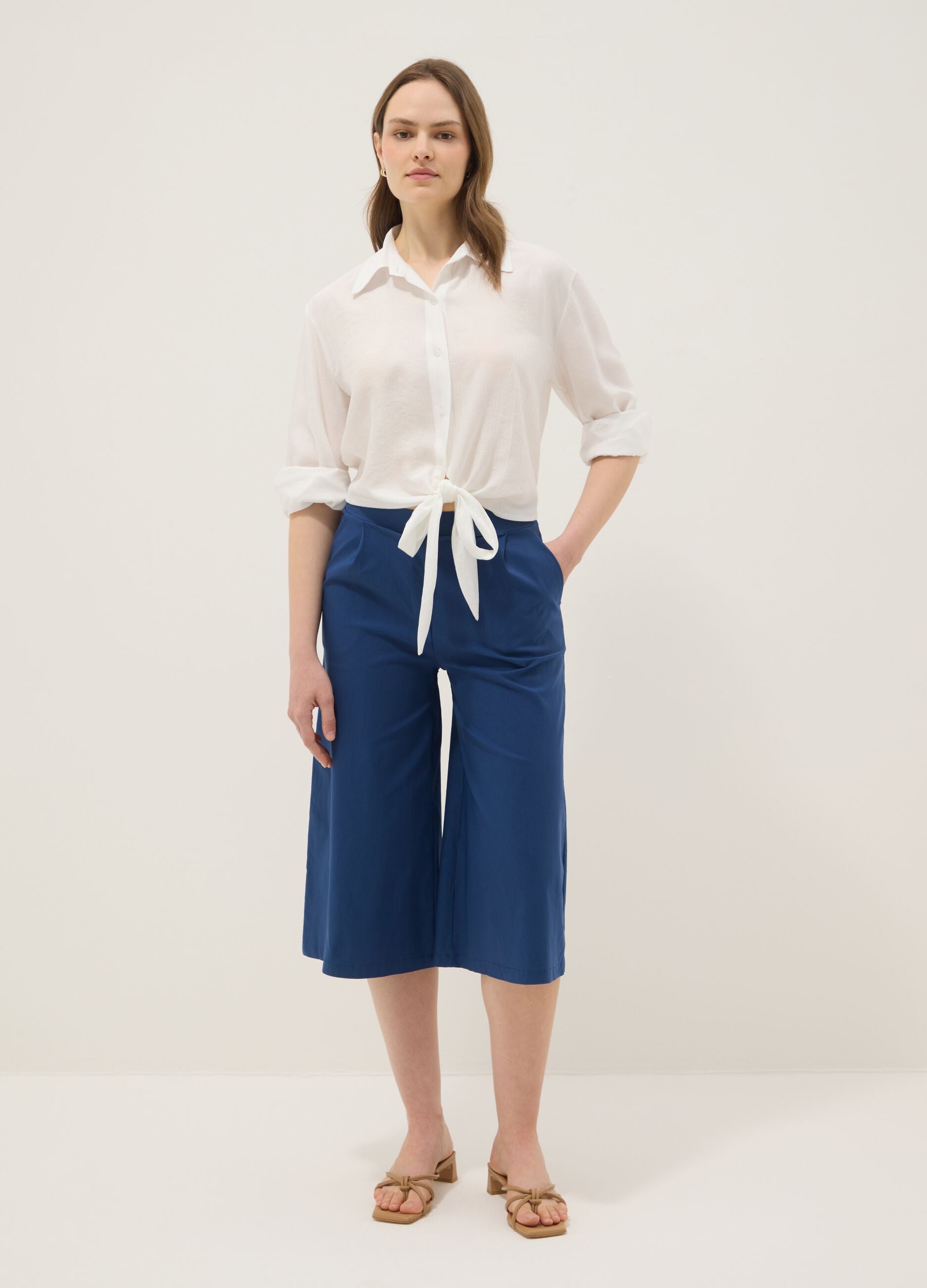 White cropped viscose-blend shirt with knot, regular fit