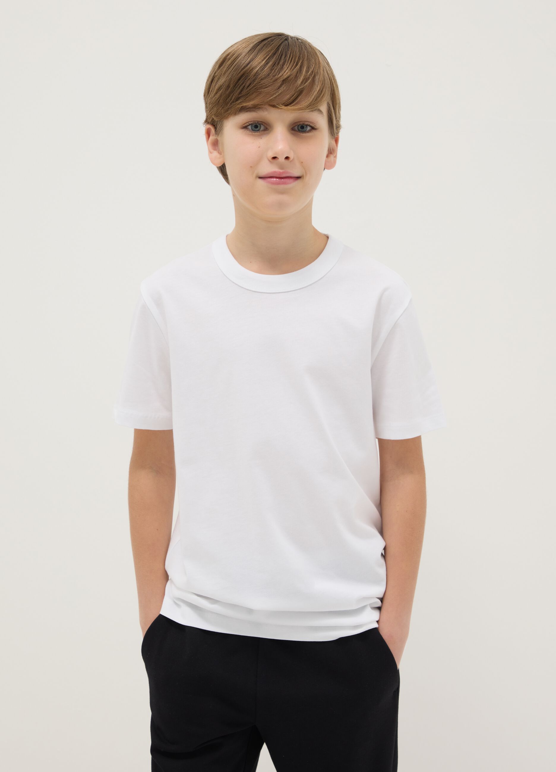 Boy's white crew neck T-shirt in pure cotton over fit