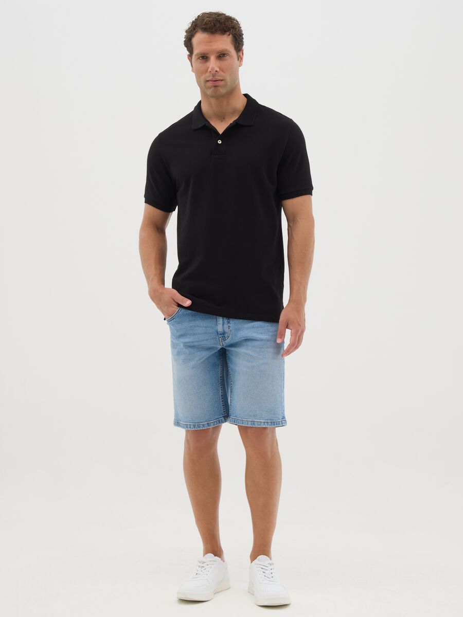Men&rsquo;s slim-fit light blue denim Bermuda shorts_0