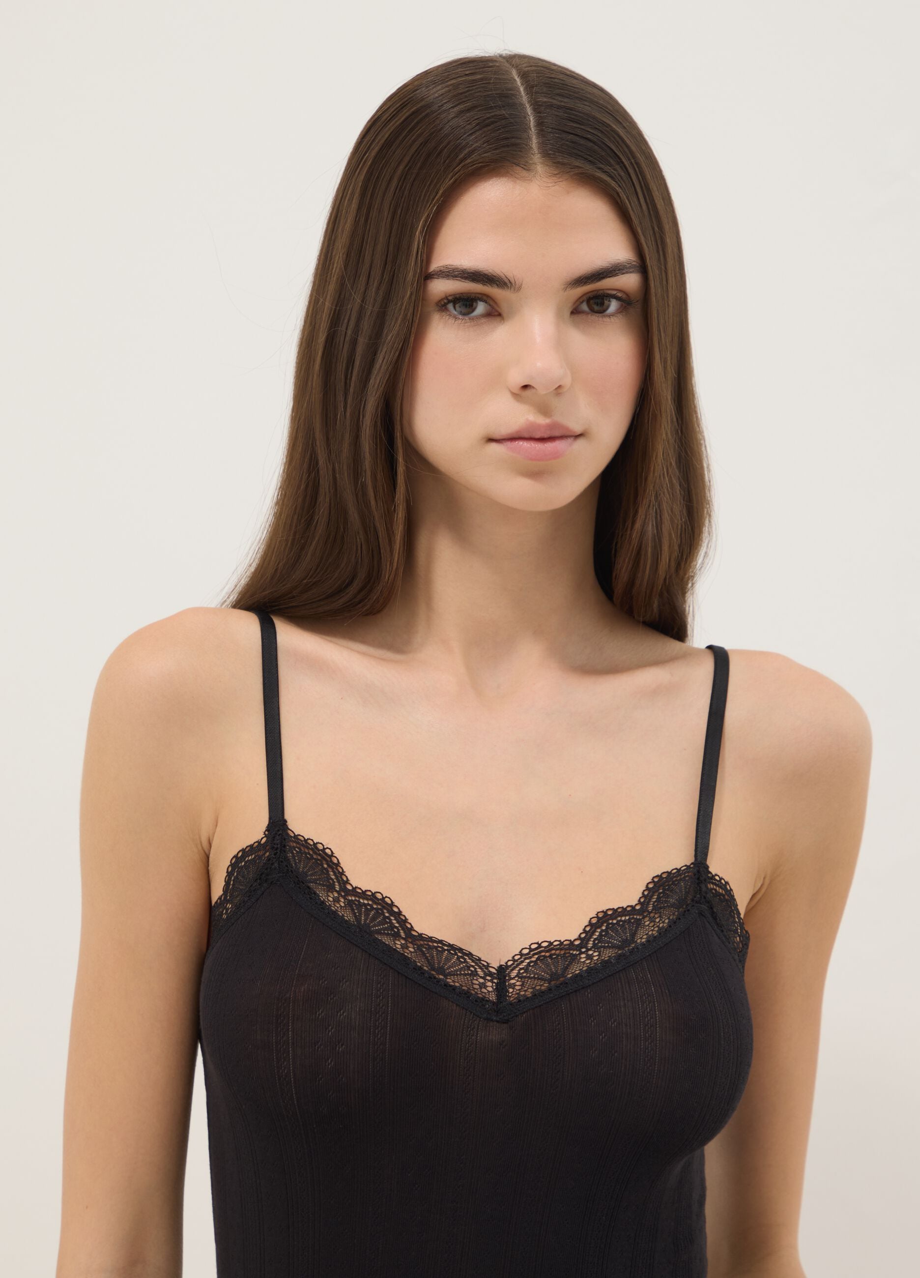 Black stretchy modal tank top regular fit with lace