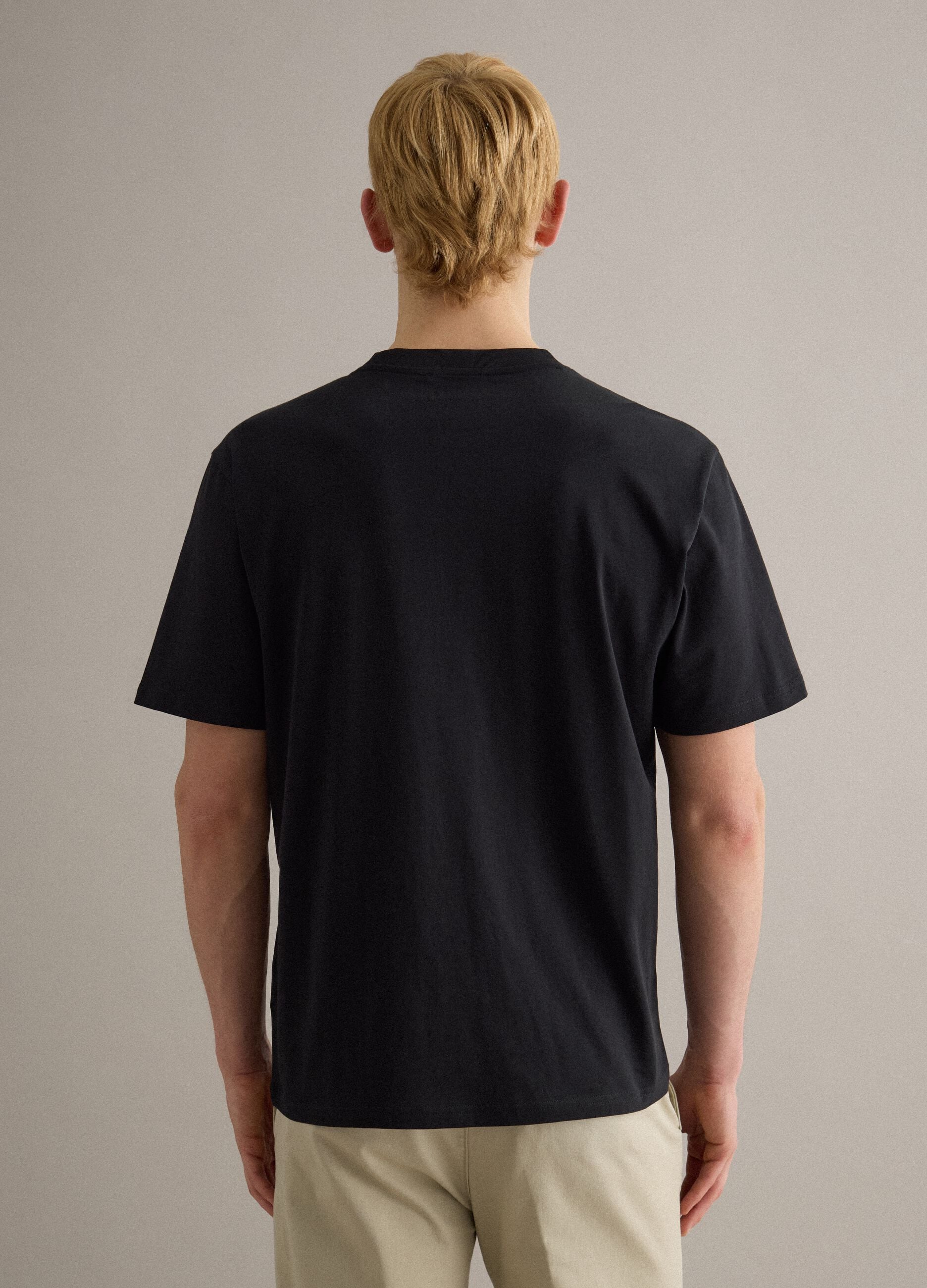 Men's black crew neck t-shirt in pure cotton, relaxed fit