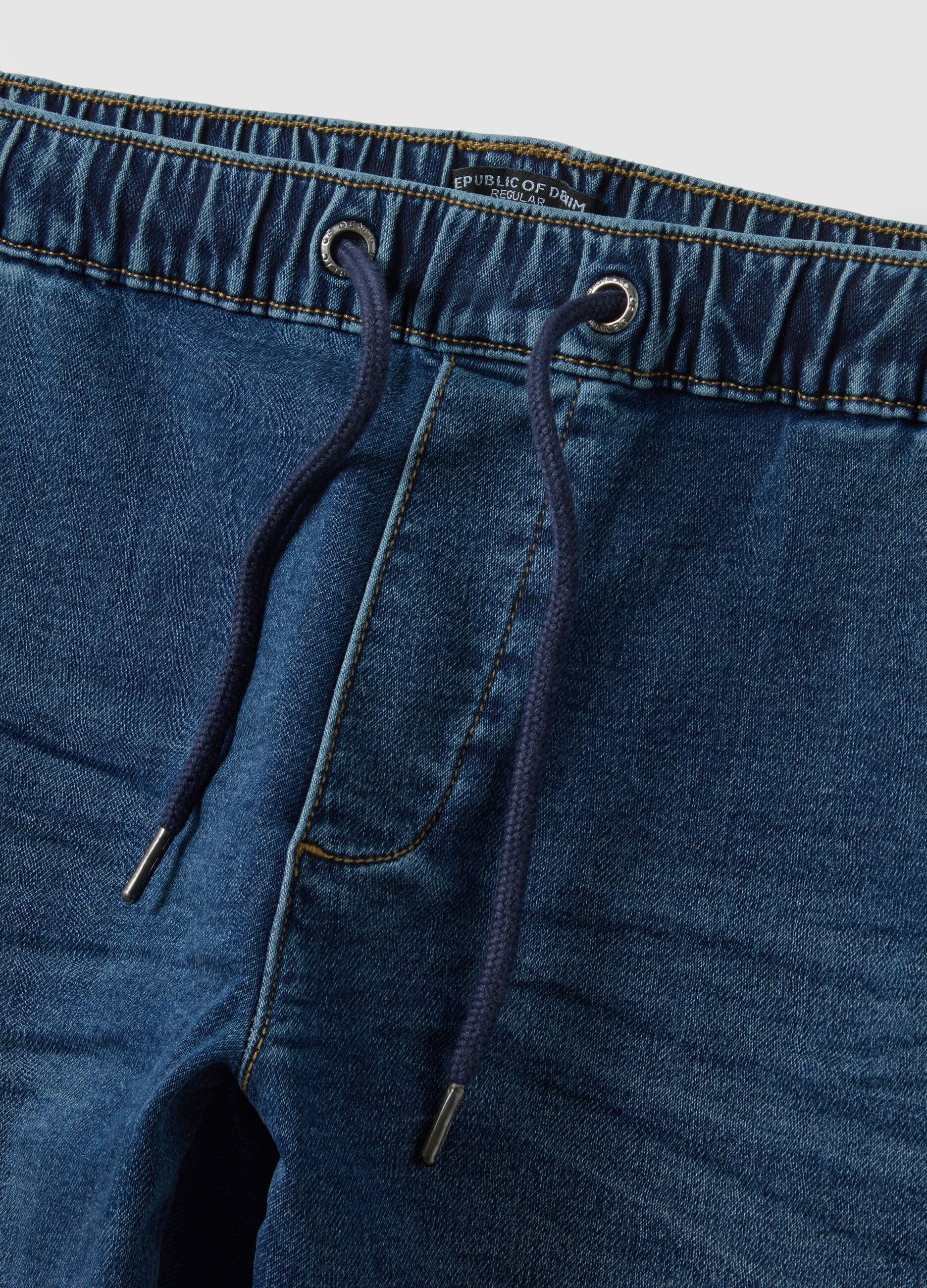 Regular fit blue denim jeans with elastic waistband