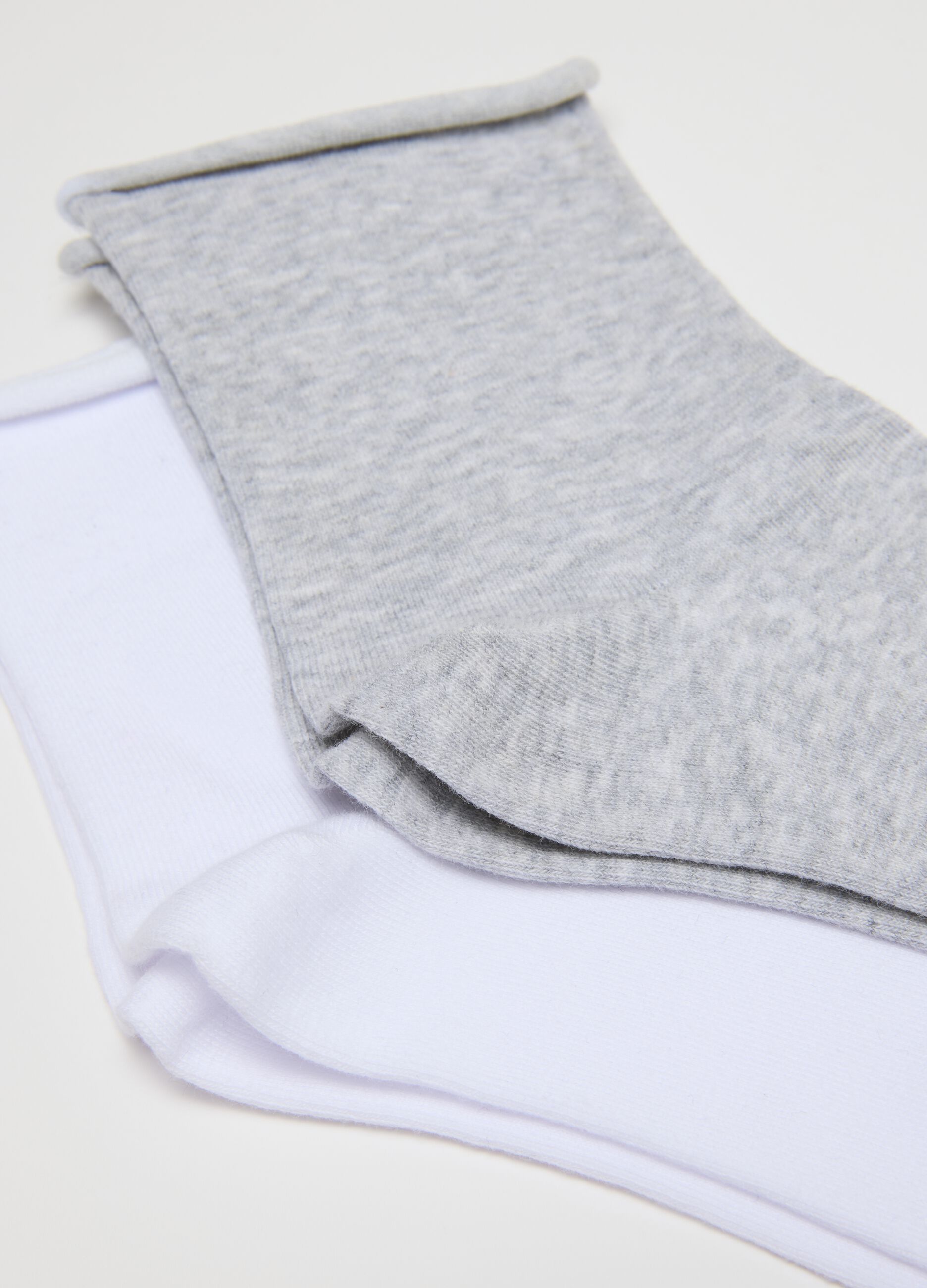 Three-pack of multicoloured short socks in stretchy cotton blend