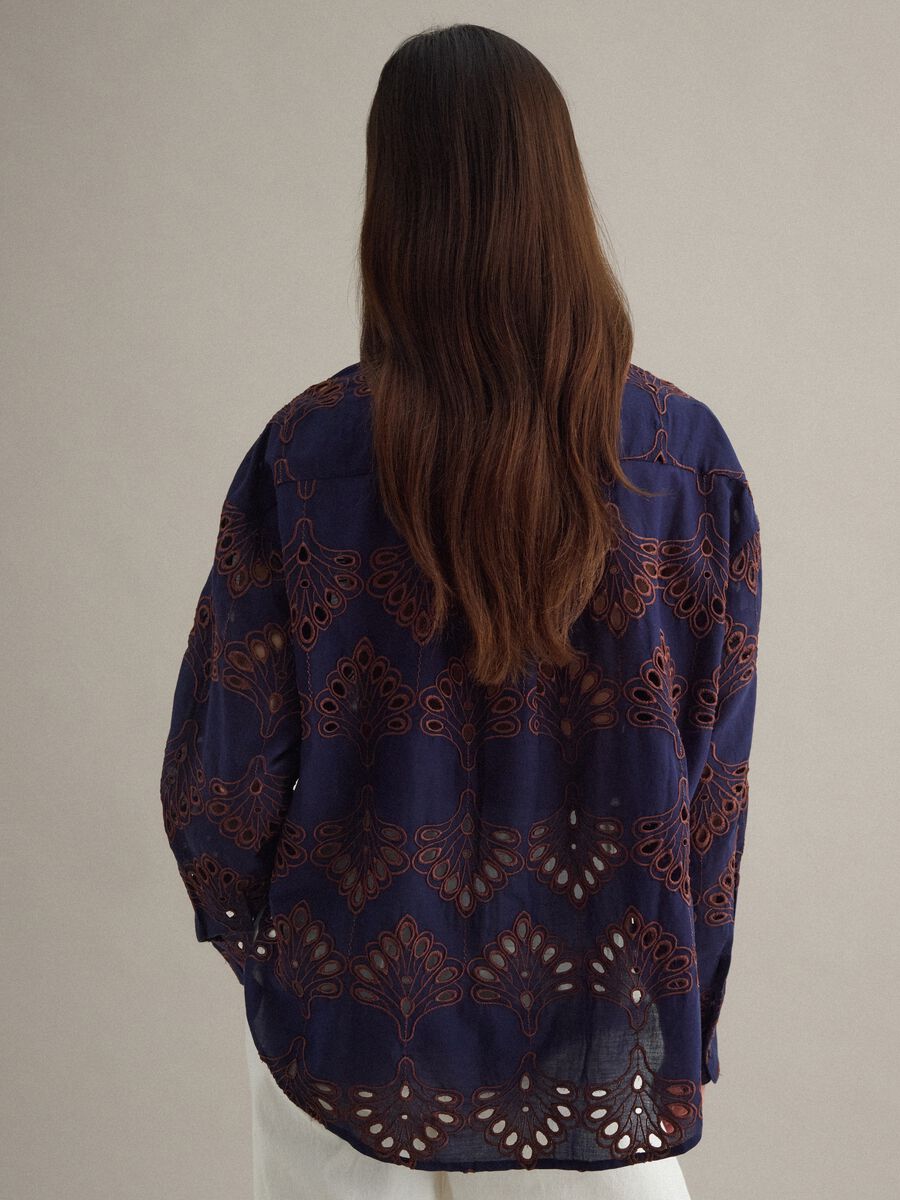 Blue short-sleeve pure cotton shirt with openwork embroidery_3