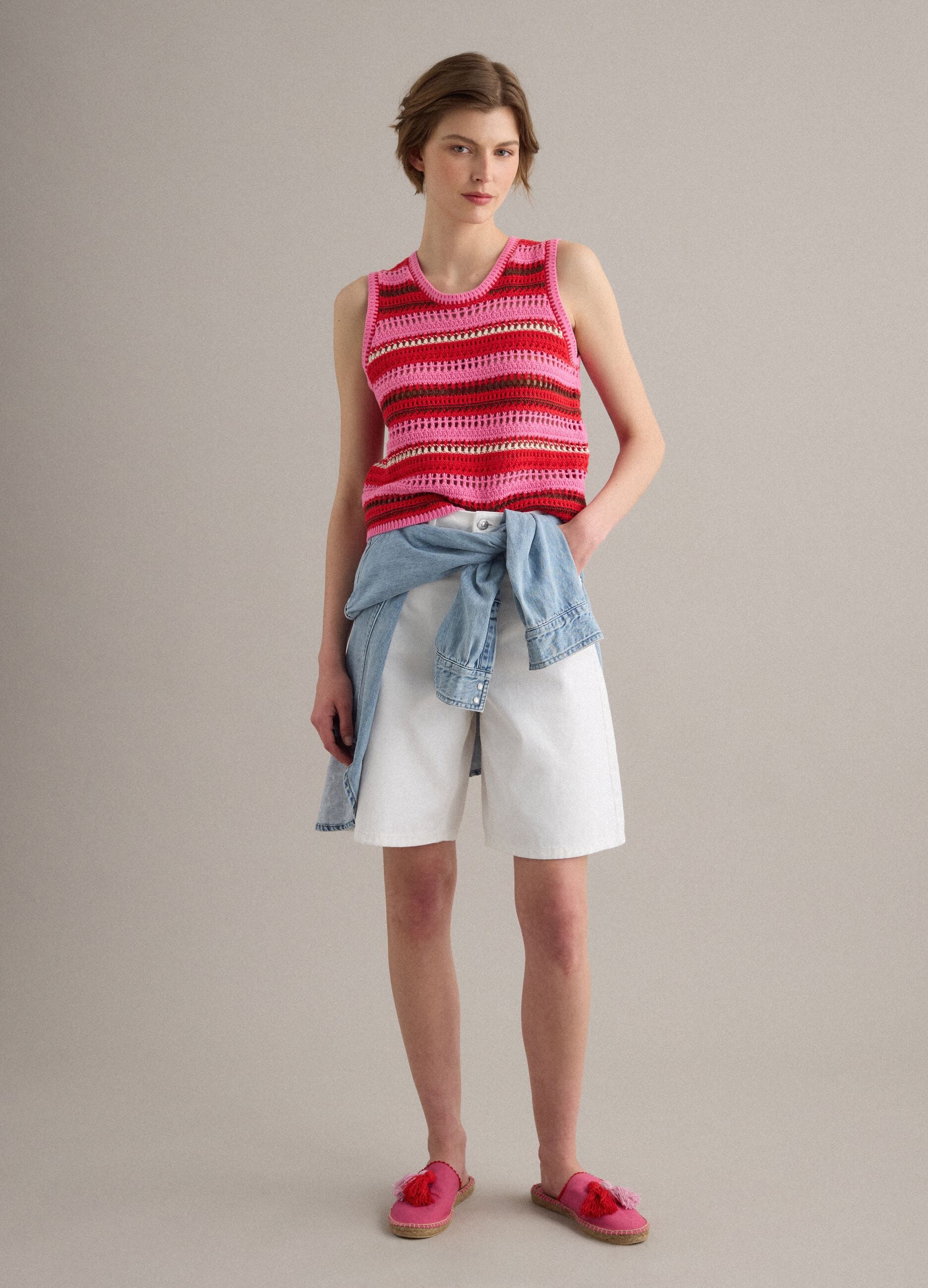 Multicolour striped pure cotton knitted vest, regular fit