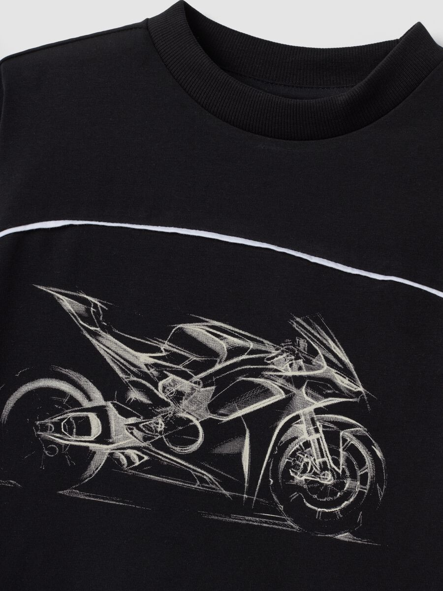T-shirt nera a maniche corte in cotone elasticizzato con stampa moto_2