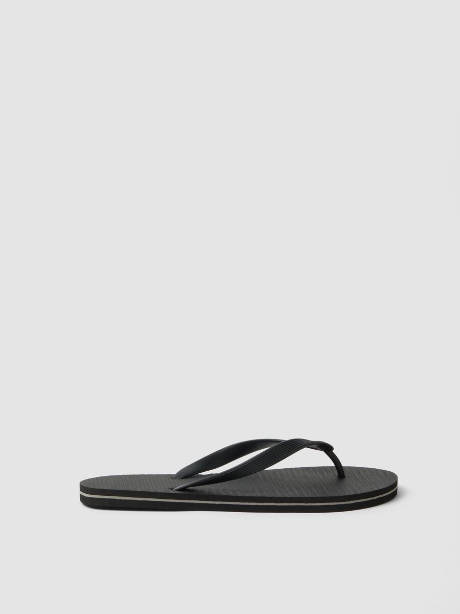 Basic black flip-flops_0