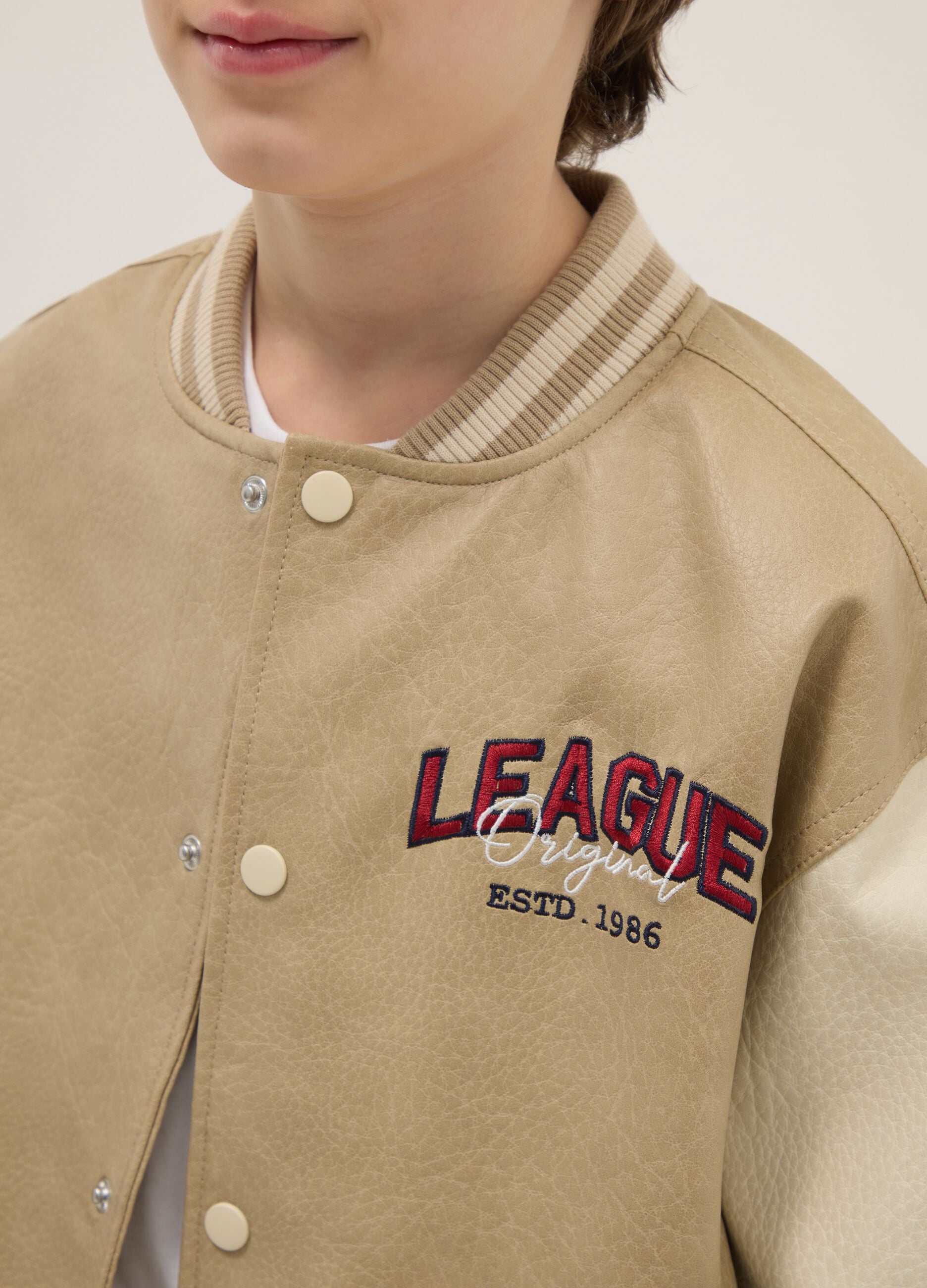 Beige boy's bomber with regular fit and buttons