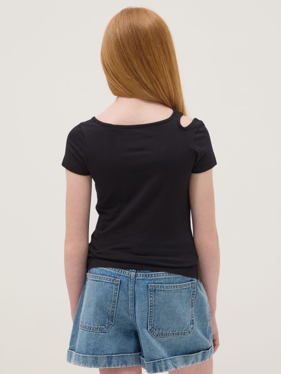 Black organic cotton T-shirt with cut-out shoulder_2