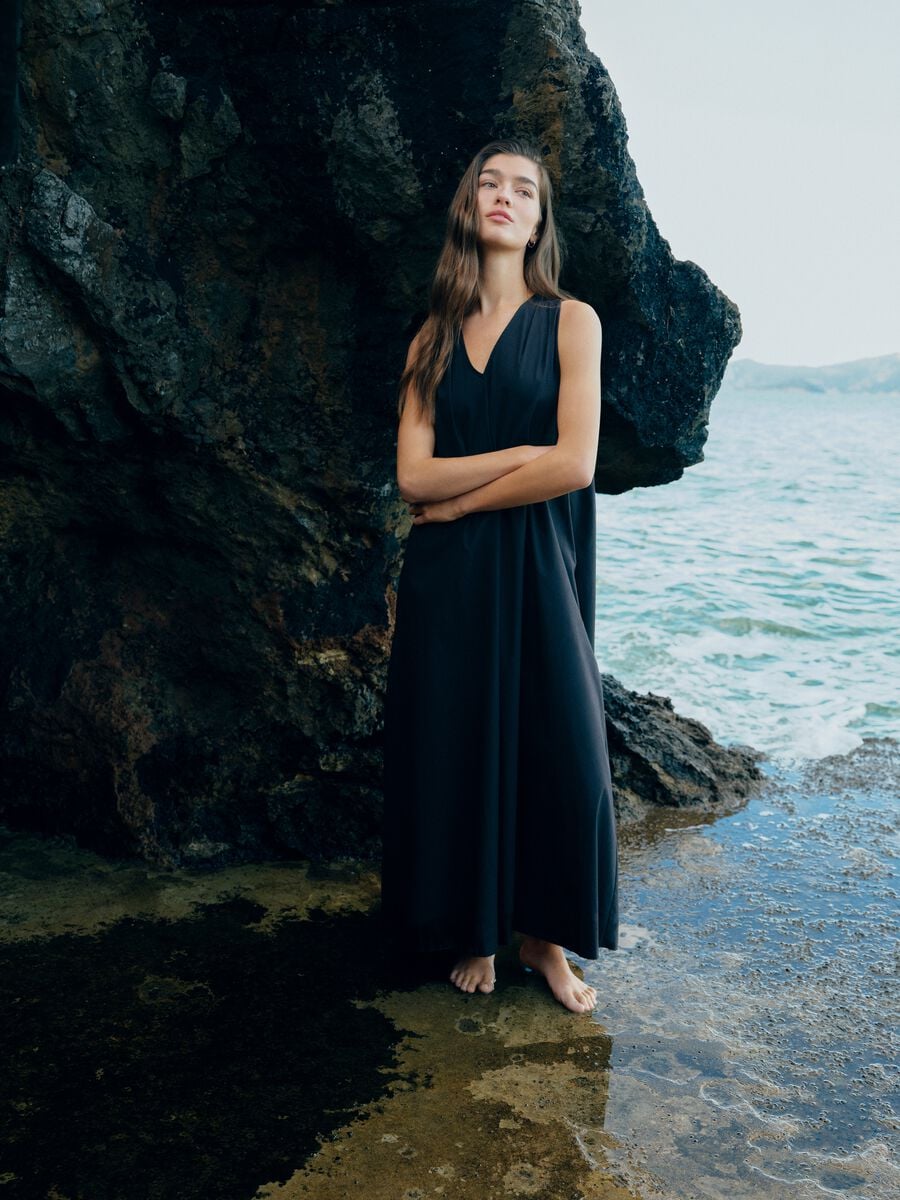 Black maxi dress in pure cotton with V-neck_0