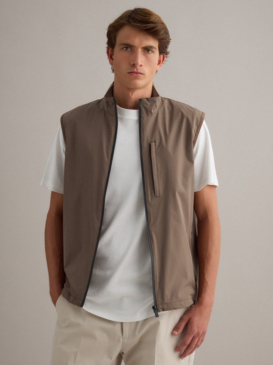 Ultra-light brown regular fit gilet with full zip_0