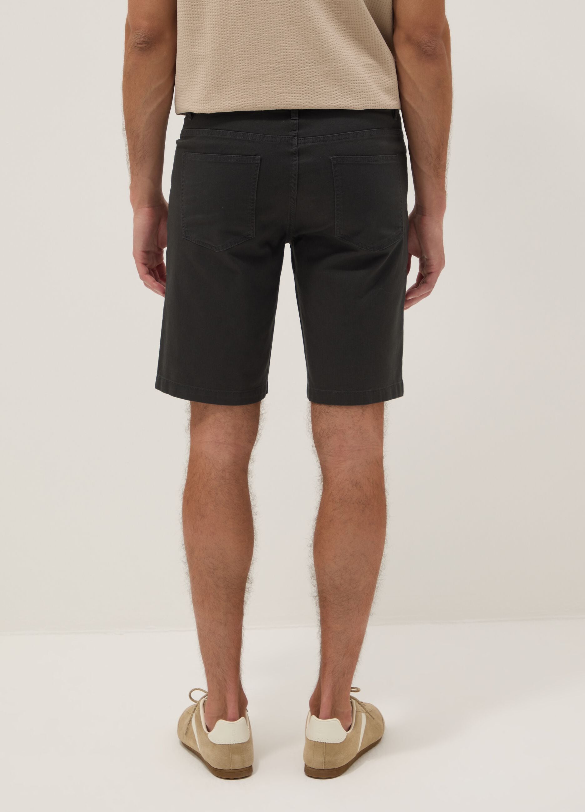 Black stretch cotton Bermuda shorts
