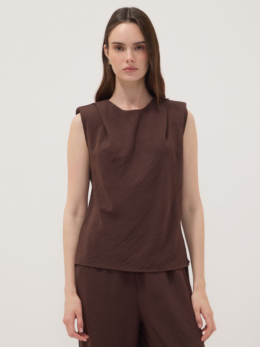 Brown sleeveless pleated-texture blouse, regular fit_1
