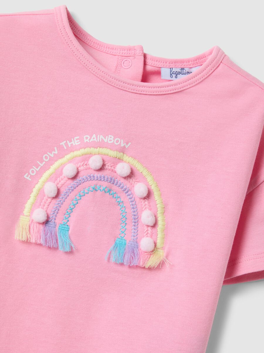 Pink stretchy cotton girl's T-shirt with rainbow embroidery_3